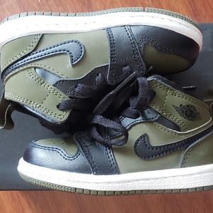 Jordan 1's Toddler Size 6 Olive/Black-White